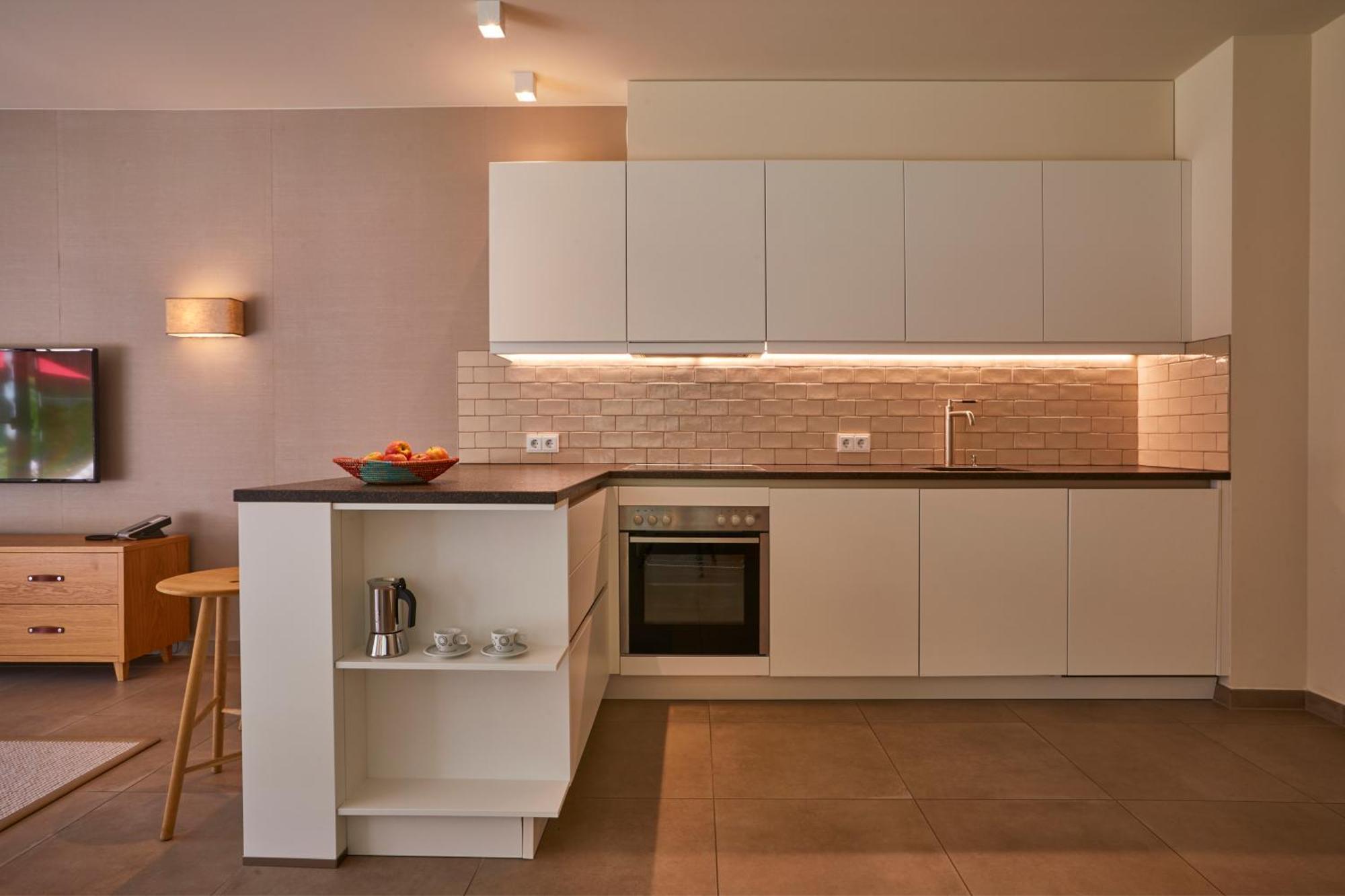Aalernhues Hotel & Spa Санкт-Петер-Ординг Экстерьер фото A modern German kitchen