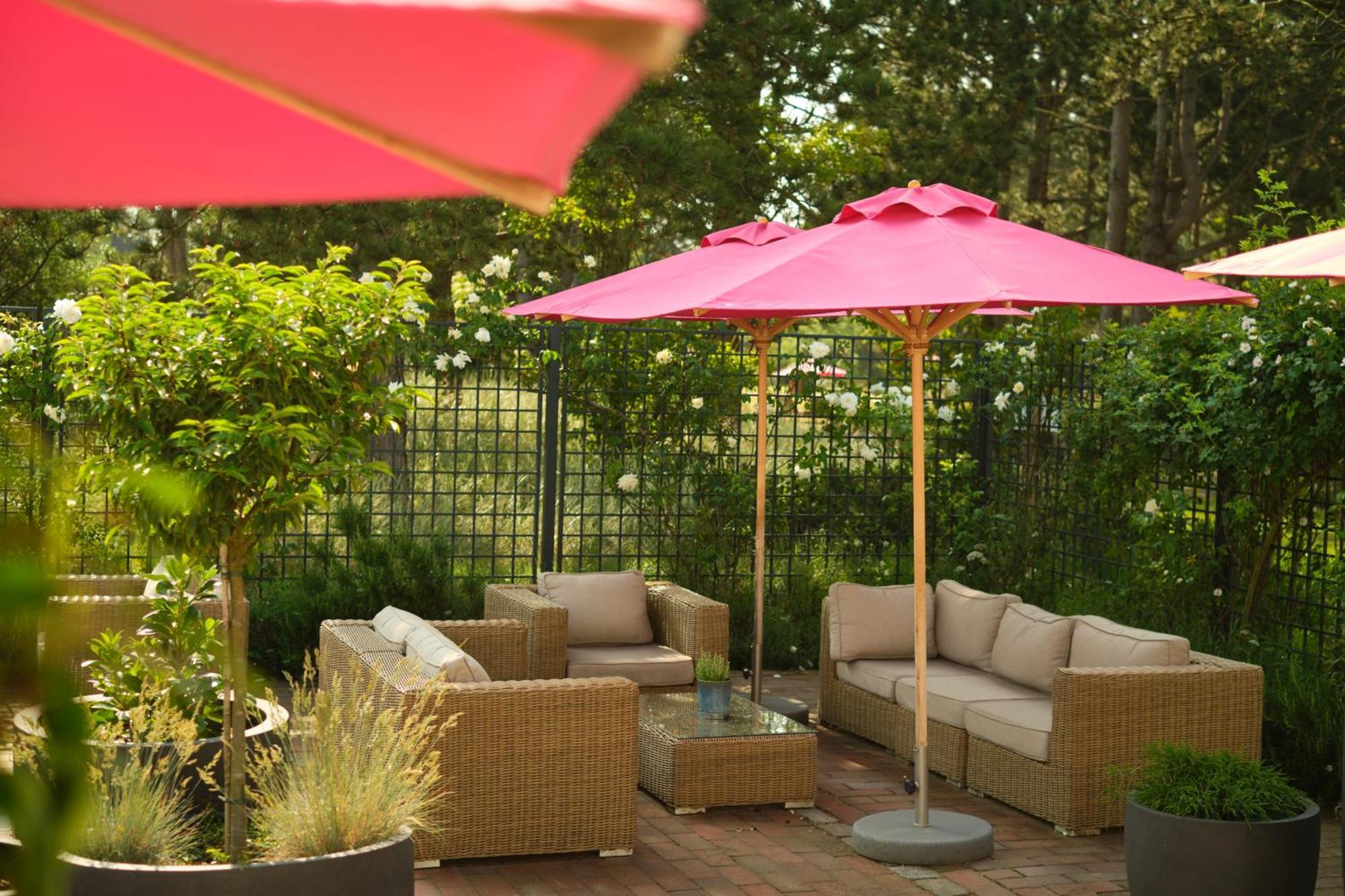 Aalernhues Hotel & Spa Санкт-Петер-Ординг Экстерьер фото A patio umbrella