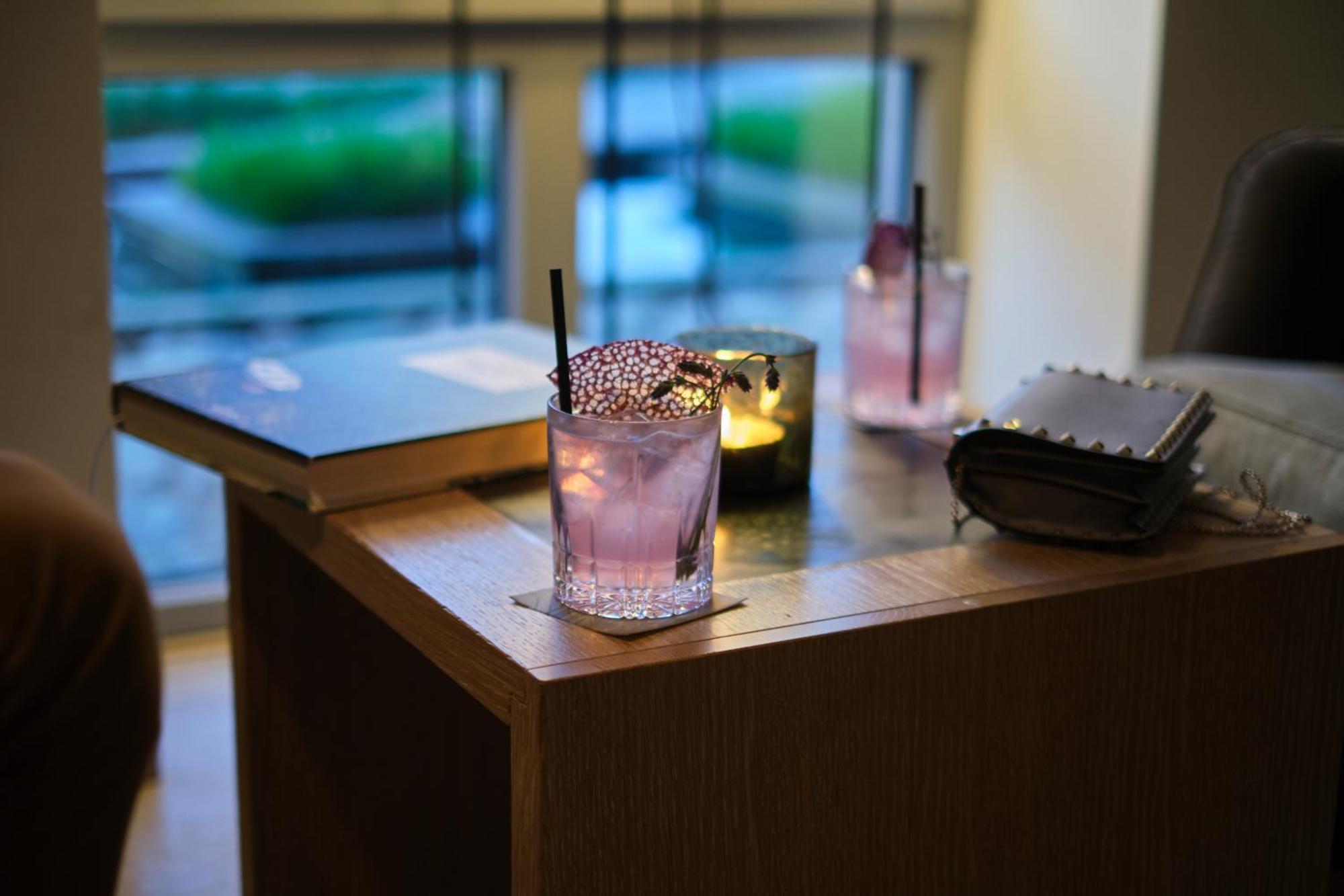 Aalernhues Hotel & Spa Санкт-Петер-Ординг Экстерьер фото A lavender cocktail