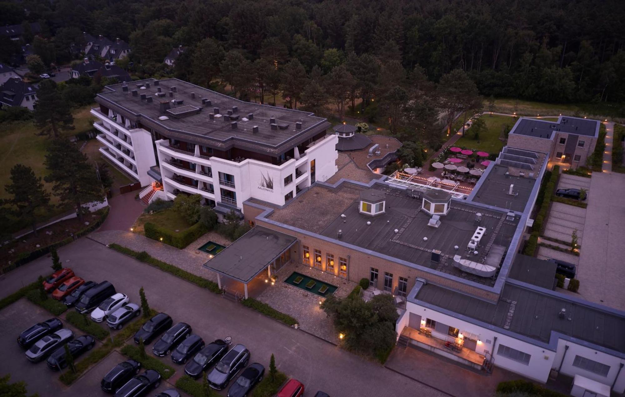 Aalernhues Hotel & Spa Санкт-Петер-Ординг Экстерьер фото Aerial view of the hotel